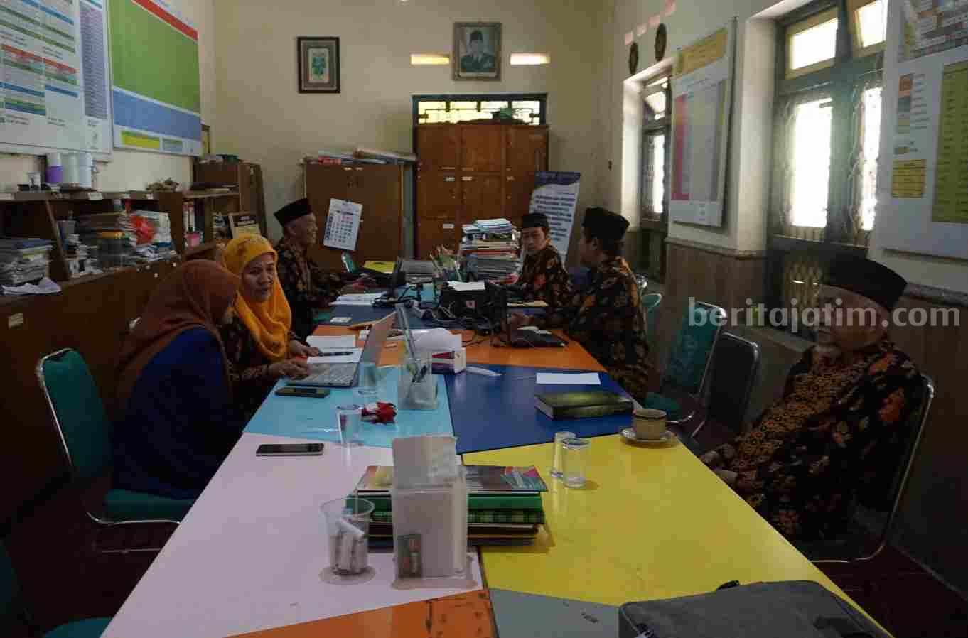 Suasana saat pendampingan media berbasis IoT dari tim LP2M UM (Foto: Istimewa)