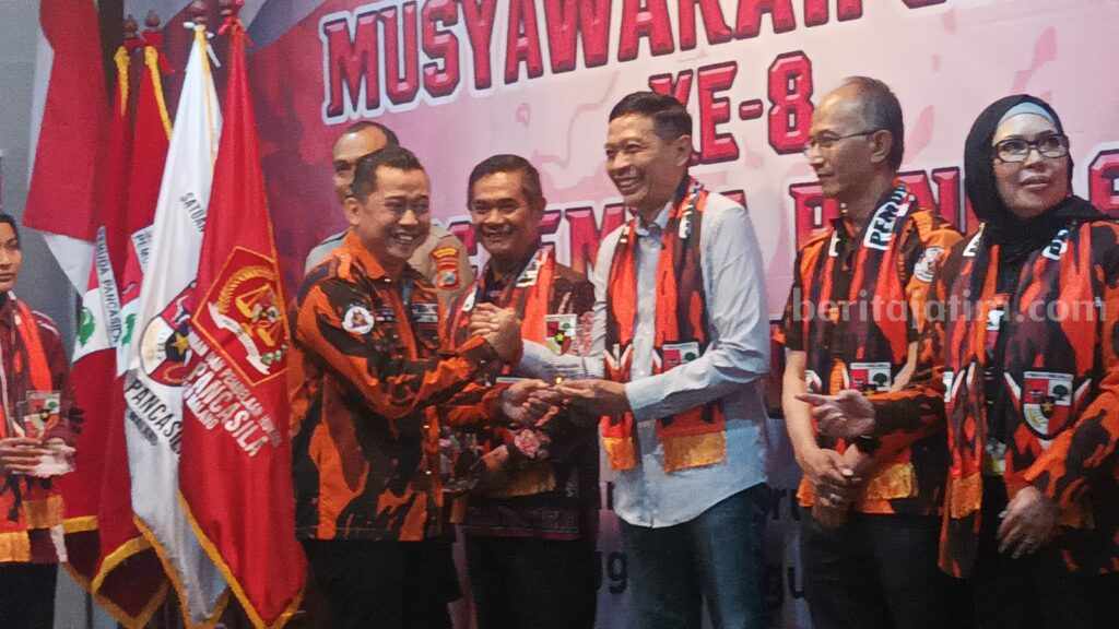 Ketua MPC Pemuda Pancasila Kabupaten Malang, Priyo 'Bogank' Sudibyo, bersama Sekda Kabupaten Malang Wahyu Hidayat dan Forkopimda Kabupaten Malang, Minggu (27/8/2023).
