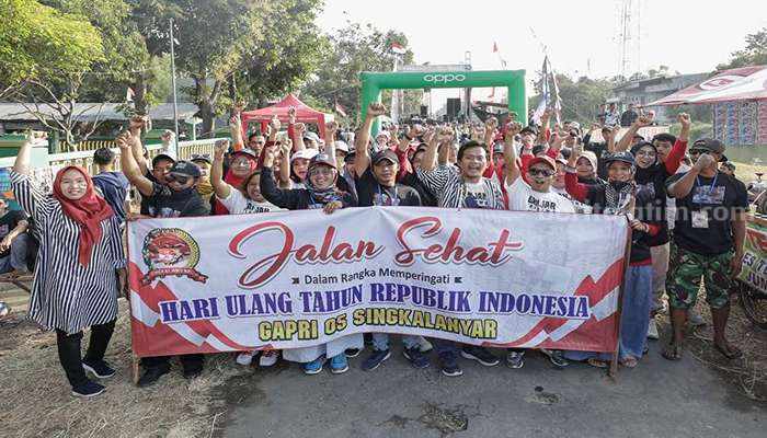 Komunitas Sopir Truk (KST) Jatim mengadakan jalan sehat.