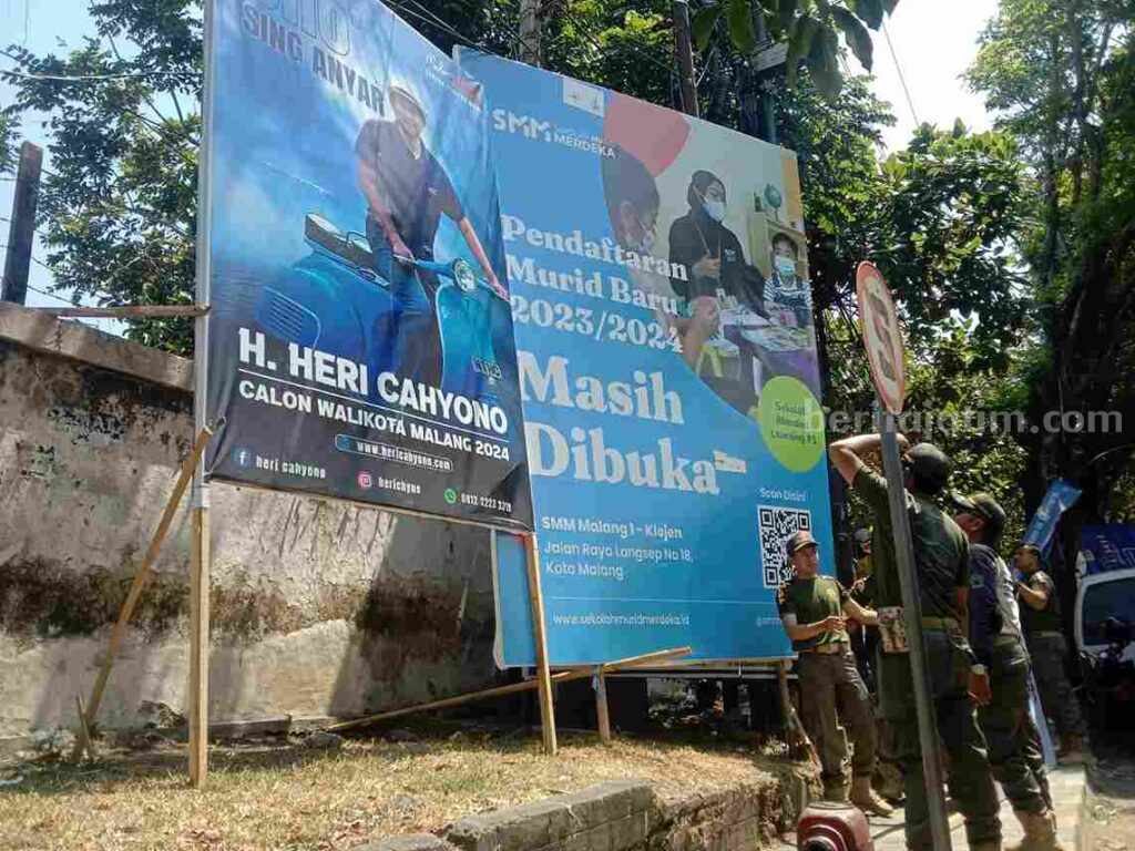 Penertiban Baliho di Kota Malang.