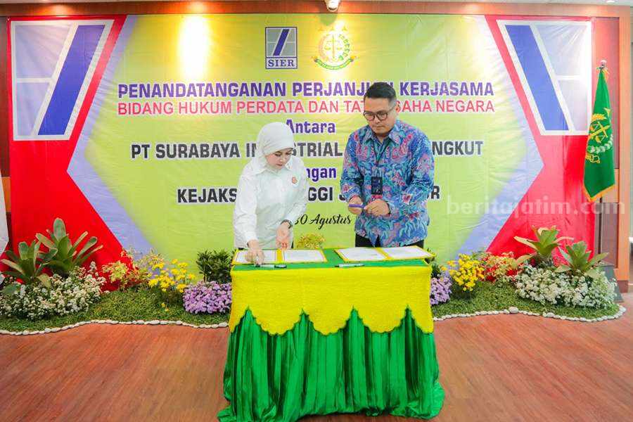 Dorong Kepatuhan Hukum, SIER Teken Kerja Sama dengan Kejati Jatim Penandatanganan dilakukan langsung Direktur Utama PT SIER, Didik Prasetiyono dan Kajati Jatim, Mia Amiati