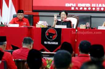 Menangkan Ganjar, Megawati Minta Kader Turun ke Akar Rumput Megawati saat memberikan arahan dalam konsolidasi partai.