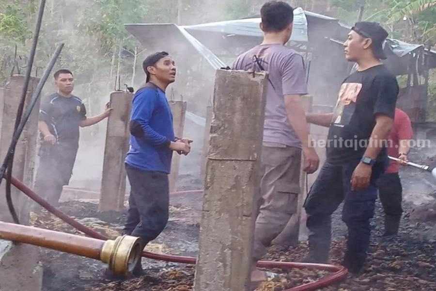 Kandang kambing di salah satu ponpes di Ponorogo terbakar. (Foto/Istimewa)