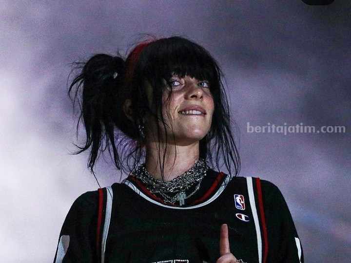 6 Dampak Negatif Kecanduan Film Dewasa, Billie Eilish Akui Sampai Rusak Otak Billie Eilish yang akui alami kerusakan otak akibat kecanduan konten dewasa. (Sumber foto: Instagram billieeilish)