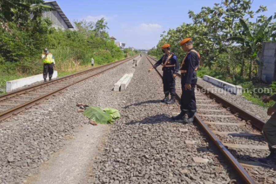 Korban IT yang tersambar kereta api Kampung Bandan-Pasar Turi, Rabu (09/08/2023) siang. (Foto/ist).