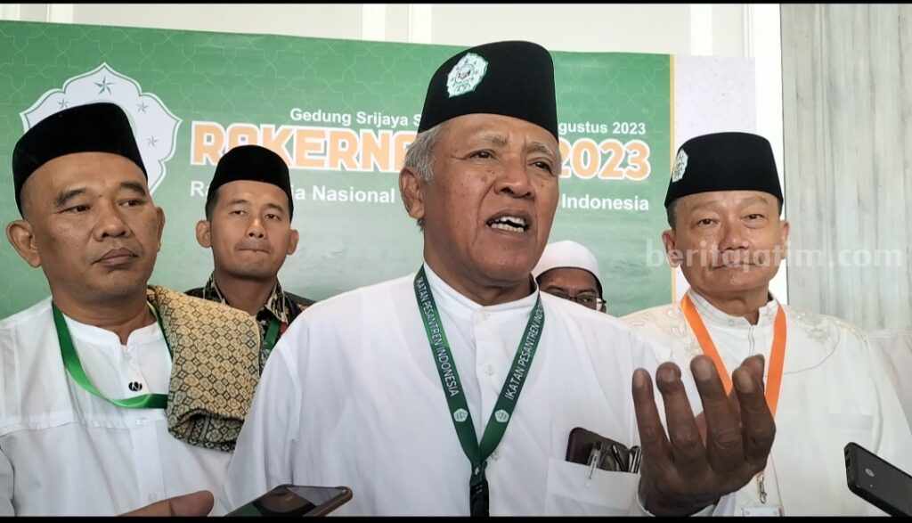 Ketua Umum IPI Abdul Muhaimin didampingi Dewan Pembina IPI Tjandra Sridjaja saat memberikan keterangan pers