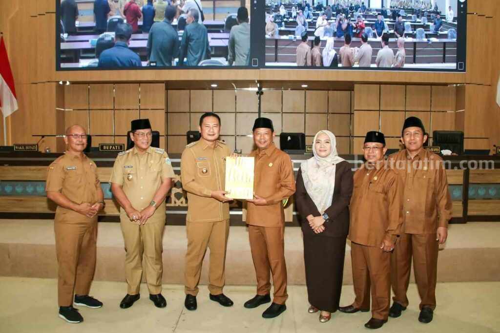 Pemerintah Kabupaten Lamongan bersama DPRD Kabupaten Lamongan.