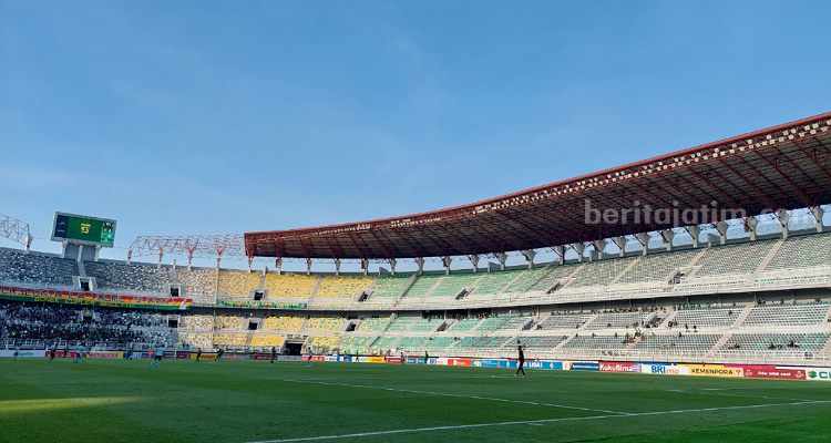 Laga Persebaya Kontra Persita Hanya Dihadiri 3.000 Penonton