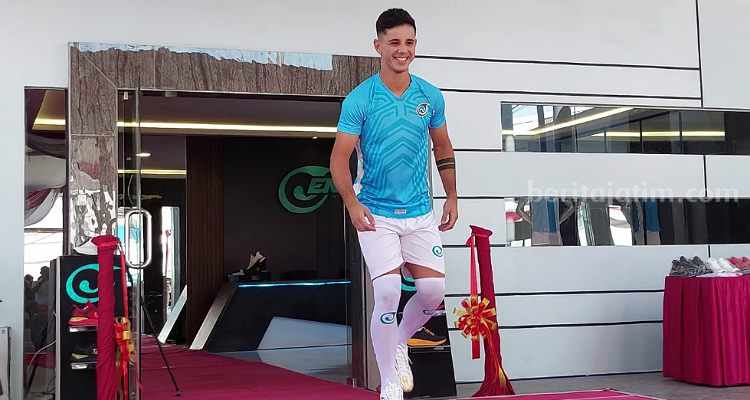 Bruno Moreira Tak Cuma Jago Gocek Bola, Cakap di Catwalk