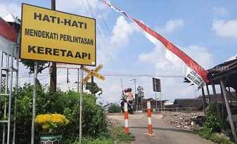 Pemkot Blitar Batal Bangun 2 Palang Perlintasan KA Perlintasan KA tak berpalang pintu di Jalan Bakung Kota Blitar