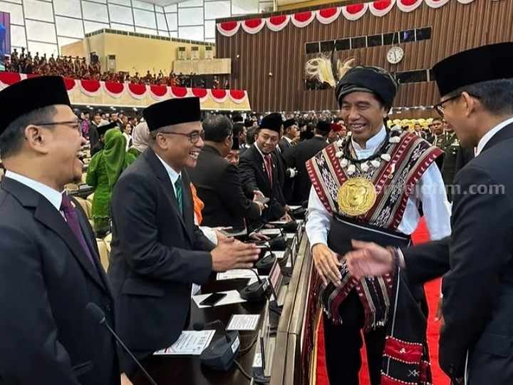 Potret Joko Widodo gunakan Tanimbar, pakaian adat asal Maluku saat menghadiri Sidang Tahunan MPR 2023. (Sumber foto: Instagram @arwani.thomafi)