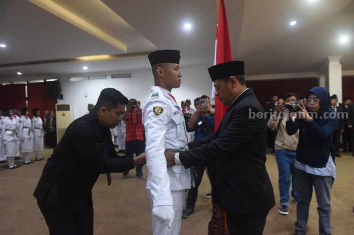 Mas Abu Kukuhkan Pasukan Pengibar Bendera Kota Kediri 2023