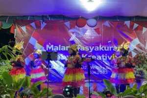 Panggung kesenian malam tasyakuran warga RT 02/RW 09 Medokan Ayu, Rungkut, Rabu (16/08/2023). (Foto/Anggadia).
