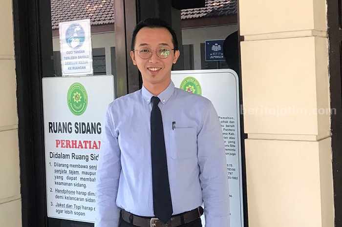 Praktisi Hukum