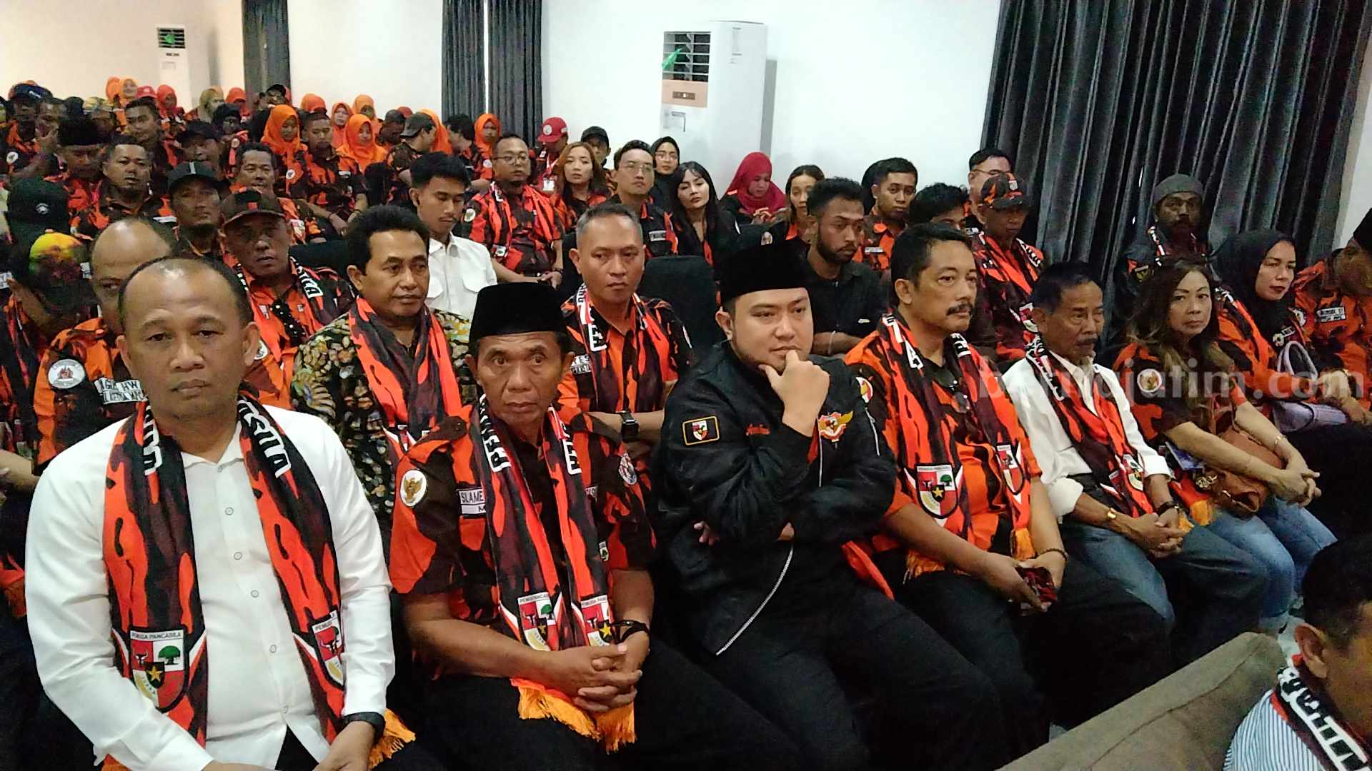 Ketua MPC Pemuda Pancasila Kabupaten Malang, Priyo 'Bogank' Sudibyo, bersama Sekda Kabupaten Malang Wahyu Hidayat dan Forkopimda Kabupaten Malang, Minggu (27/8/2023).