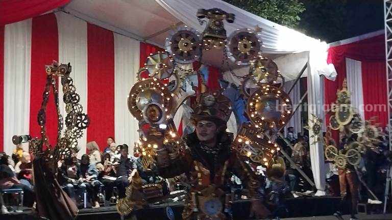 Jember Fashion Carnaval Chapter 5: Invention, Abad Inovasi dan Penemuan
