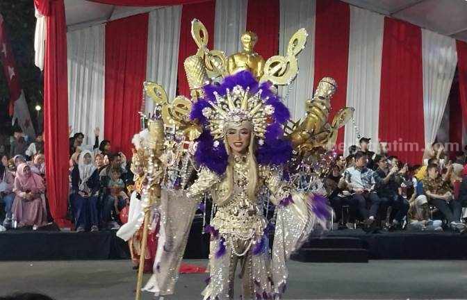 Jember Fashion Carnaval Chapter 7: Superstar, Gemerlap Dunia Hiburan