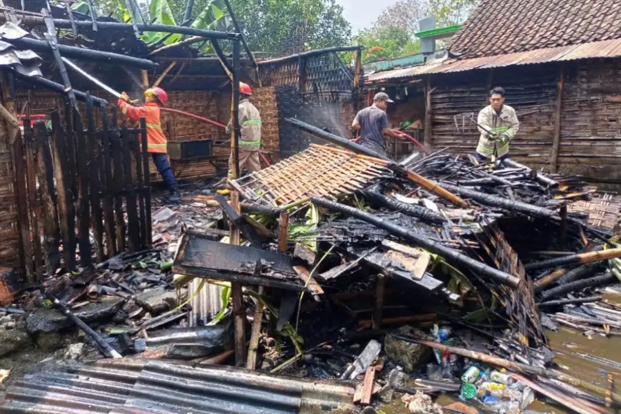 Dalam Sehari, 2 Kebakaran Melanda Lamongan Kebakaran Lamongan
