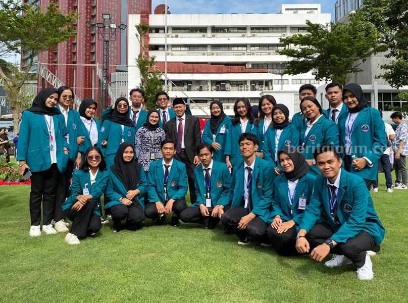 Mahasiswa UHW Perbanas saat Short Course dan Internship Program 2023 di Thailand