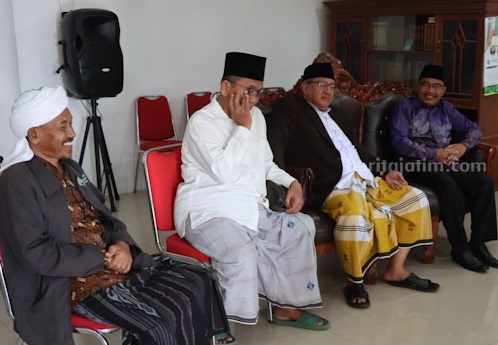 Kapolres Sumenep Bertemu MUI, Sampaikan Larangan Politisasi Tempat Ibadah Kapolres Sumenep, AKBP Edo Satya Kentriko bertemu dengan Ketua MUI Sumenep