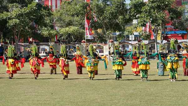 Tari Muang Sangkal ditampilkan 99 penari