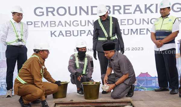 Peletakan Batu Pertama Pembangunan Gedung DPRD Sumenep Senilai Rp 100 Milyar, Usung Konsep ‘Go Green’ Ground breaking pembangunan gedung DPRD Sumenep