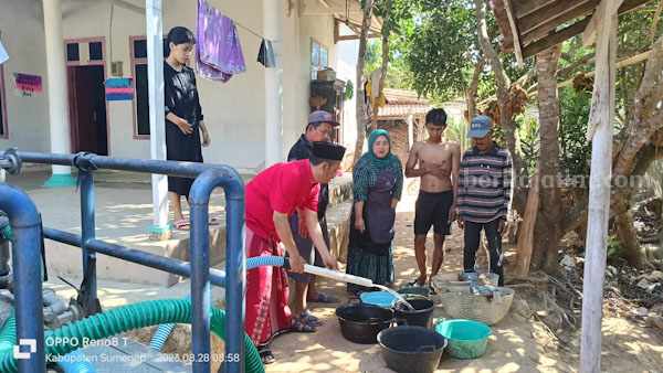 Sambangi Desa Kekeringan, PDI Perjuangan Sumenep Droping 100 Tangki Air Bersih PDI Perjuangan Sumenep distribusi air bersih