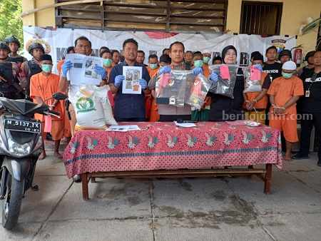 Kapolres Sumenep AKBP Edo Satya Kentriko saat jumpa pers ungkap tindak pidana umum (foto : Temmy/ beritajatim.com)