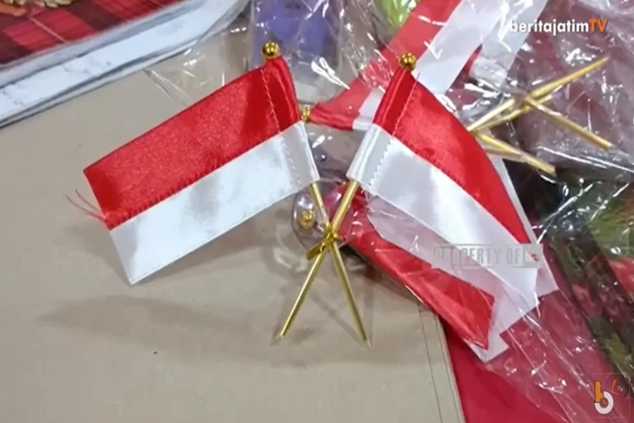 Penjualan Pernak-pernik Kemerdekaan di Pasar Atom Surabaya Laris Pasar Atom Surabaya
