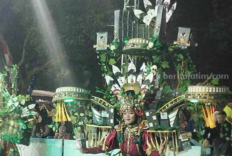 Wagub Jatim: Jember Fashion Carnaval Impian Kabupaten yang Jauh dari Ibu Kota Penampilan model dalam Jember Fashion Carnaval (JFC), 5 Agustus 2023