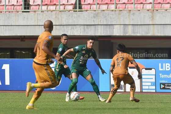 Persebaya Tantang Bhayangkara: Aroma Reuni dan Tekanan Jelang Jeda Liga Persebaya mengalahkan Bhayangkara FC dengan skor 2-1 di pekan ketujuh Liga 1 musim 2023/2024.