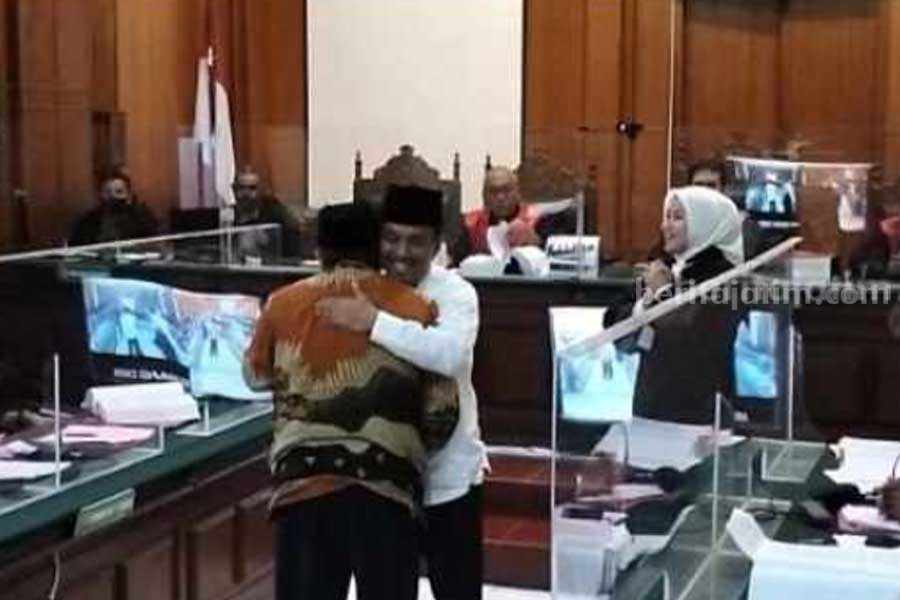 Persidangan kasus perampokan dengan Terdakwa mantan walikota Blitar Samanhudi.
