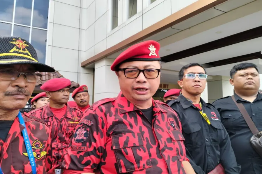 Puluhan Kader PDIP Laporkan Rocky Gerung ke Polda DIY Satgas PDIP