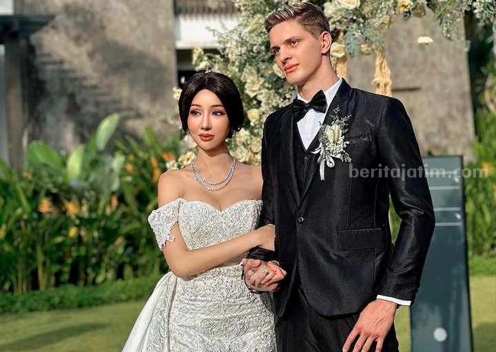 Lucinta Luna bersama tunangannya, Alan. (Sumber foto: Instagram/@lucintaluna_manjalita)