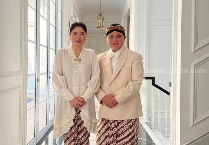 Sosok di Balik Busana Erick Thohir yang Buat Basuki Hadimuljono Penasaran Potret Erick Thohir dan Elizabeth Tjandra yang kenakan busana rancangan Didiet Maulana. (Sumber foto: Instagram erickthohir)