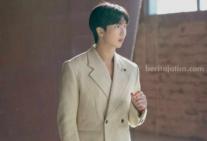 RM BTS Dianggap Rendahkan Islam, Ini Lirik Lagu Bad Religion Milik Frank Ocean yang Kontroversial RM BTS. (Sumber foto: Instagram/@rkive)