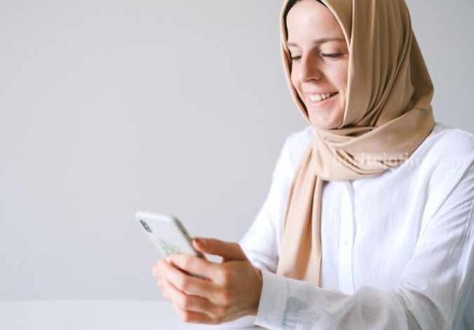 Makna dan Waktu Mengucap Tabarakallah yang Tepat, Lengkap Dengan Cara Menjawabnya Potret seorang muslimah. (Sumber foto: Anna Shvets/Pexels)