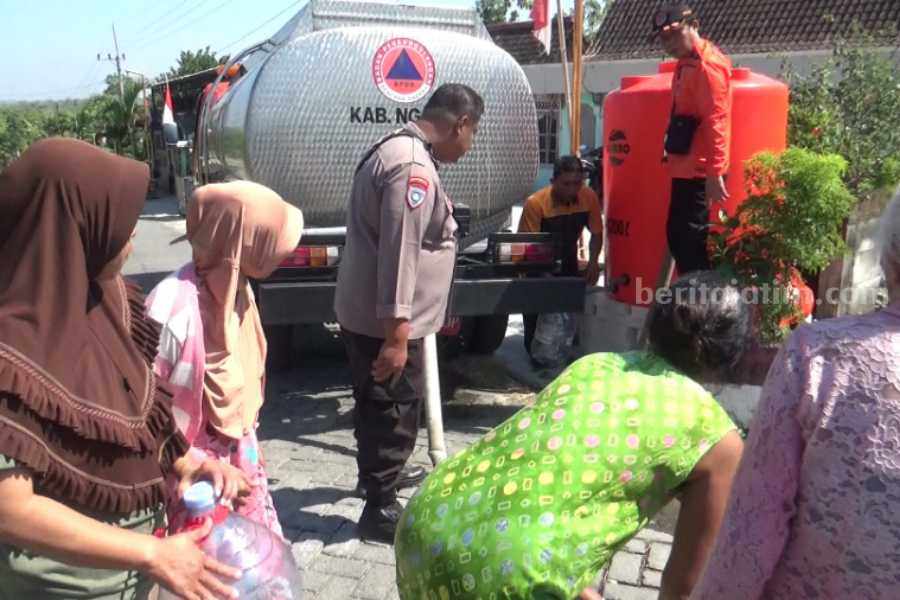 Warga Desa Kerek