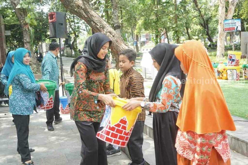 Istri Wali Kota Kediri Motivasi Agen Peduli Lingkungan Kota Kediri