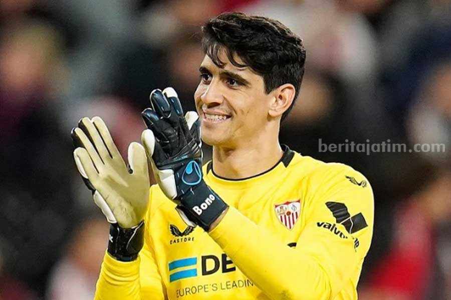 Yassine Bono saat masih berseragam Sevilla FC dan akan segera berpindah ke klub Arab Saudi Al Hilal. (Foto : Instagram/@bounouyassine_bono)
