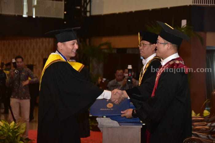 Bupati Trenggalek Raih Gelar Magister dari Unair, Pilih Jurusan Ini Bupati Trenggalek