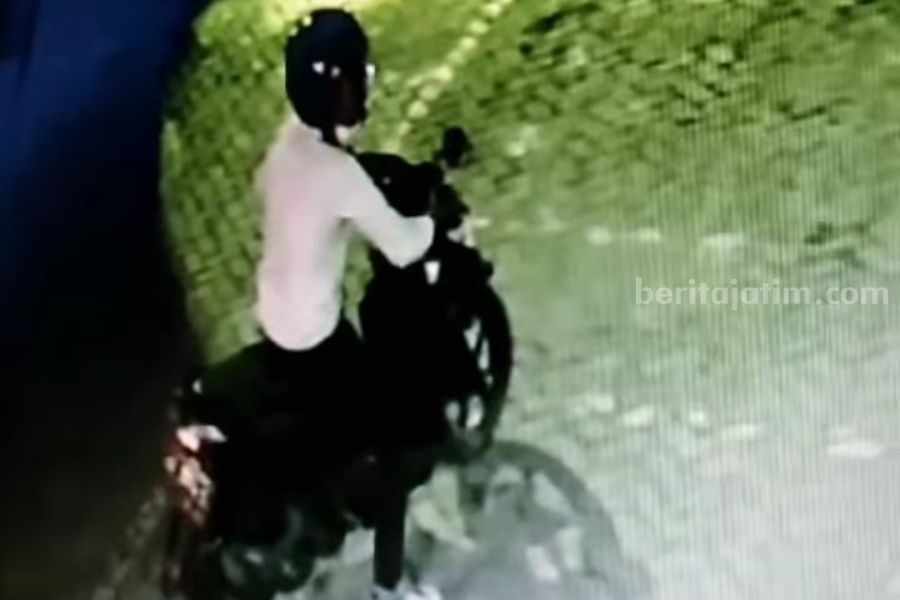 Istirahat di Masjid Mojokerto, Motor Mahasiswa Madiun Dicuri cctv maling motor