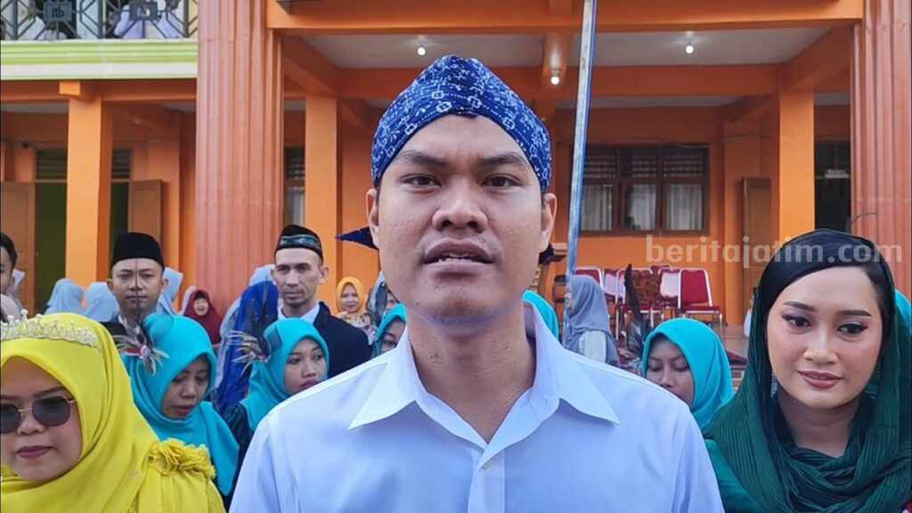 Gus Sakti Tegaskan Peran Santri dalam Kemerdekaan Indonesia Gus Sakti usai upacara Peringatan HUT RI ke 78 di Pondok Pesantren Ar Ridwan, Kelutan, Kabupaten Trenggalek.
