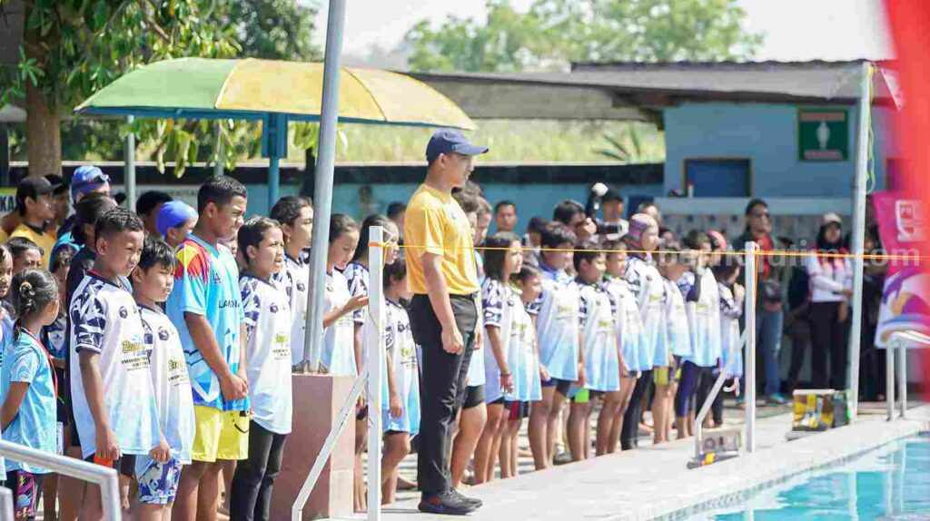 Gali Potensi Pelajar, Pemkab Lamongan Gelar Kompetisi Renang, Diikuti 170 Peserta Kompetisi renang yang digelar Pemkab Lamongan di Kolam Renang Oro-oro Ombo, Kecamatan Mantup.