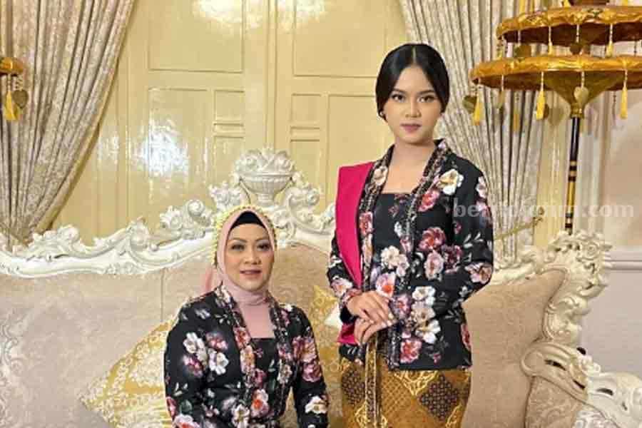 Istri Bupati Ponorogo bersama anak sulungnya, Jian Ayune Sundul Langit. (Instagram @susisancoko)