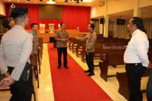 Kapolres Sumenep Kunjungi Gereja Pantekosta Jaga Kerukunan kapolres sumenep