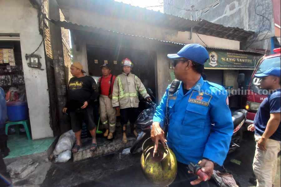 kios terbakar