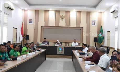 udensi pengurus KONI Jombang dan KONI Jatim dengan Bupati Jombang Mundjidah Wahab membahas Porprov Jatim VIII/2023