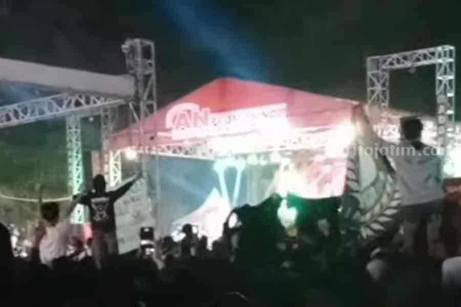 Suasana saat konser Happy Asmara di Alun-alun Trenggalek.