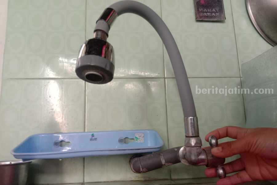 Rutin Bayar Rp100 Ribu, Warga Kecewa Air PDAM Blitar Mampet kran air